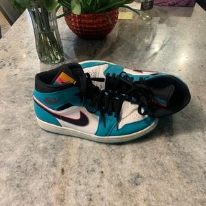 Air Jordan 1 Mid South Beach